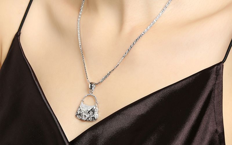 Hình ảnh vòng cổ bạc cho nữ