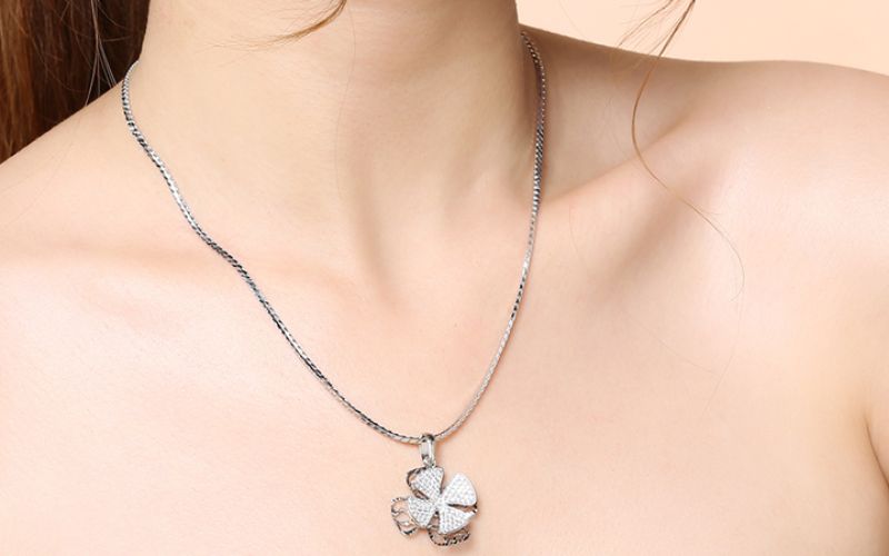 Hình ảnh vòng cổ bạc cho nữ